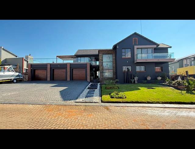 6 BEDROOM HOUSE FOR SALE IN AQUAVISTA MOUNTAIN ESTATE